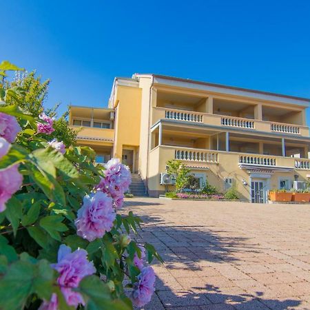 Apartments City Center Dekanic クルク エクステリア 写真