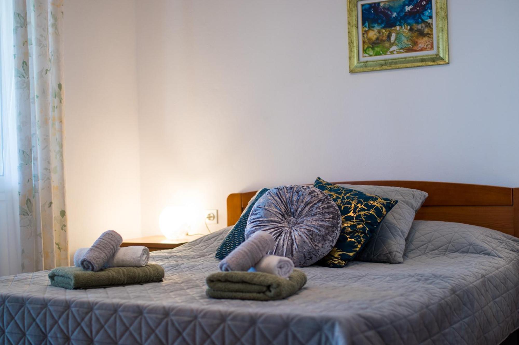 Apartments City Center Dekanic クルク エクステリア 写真
