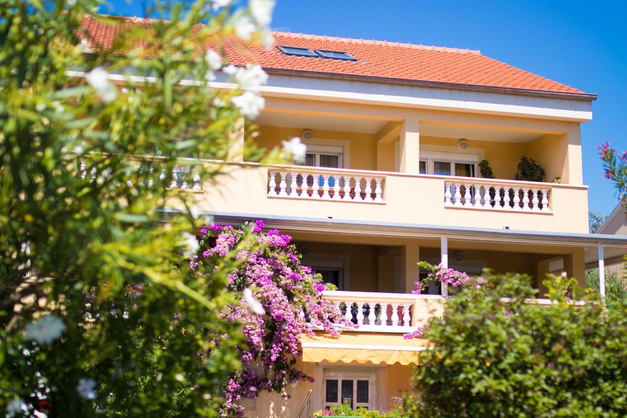 Apartments City Center Dekanic クルク エクステリア 写真